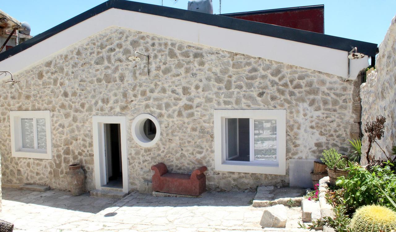 Le Mangiatoie Del Cavaliere Bed & Breakfast Montallegro Exterior photo